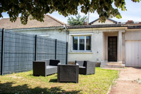 Maisonnette avec jardin, parc du chêne (tram T5)